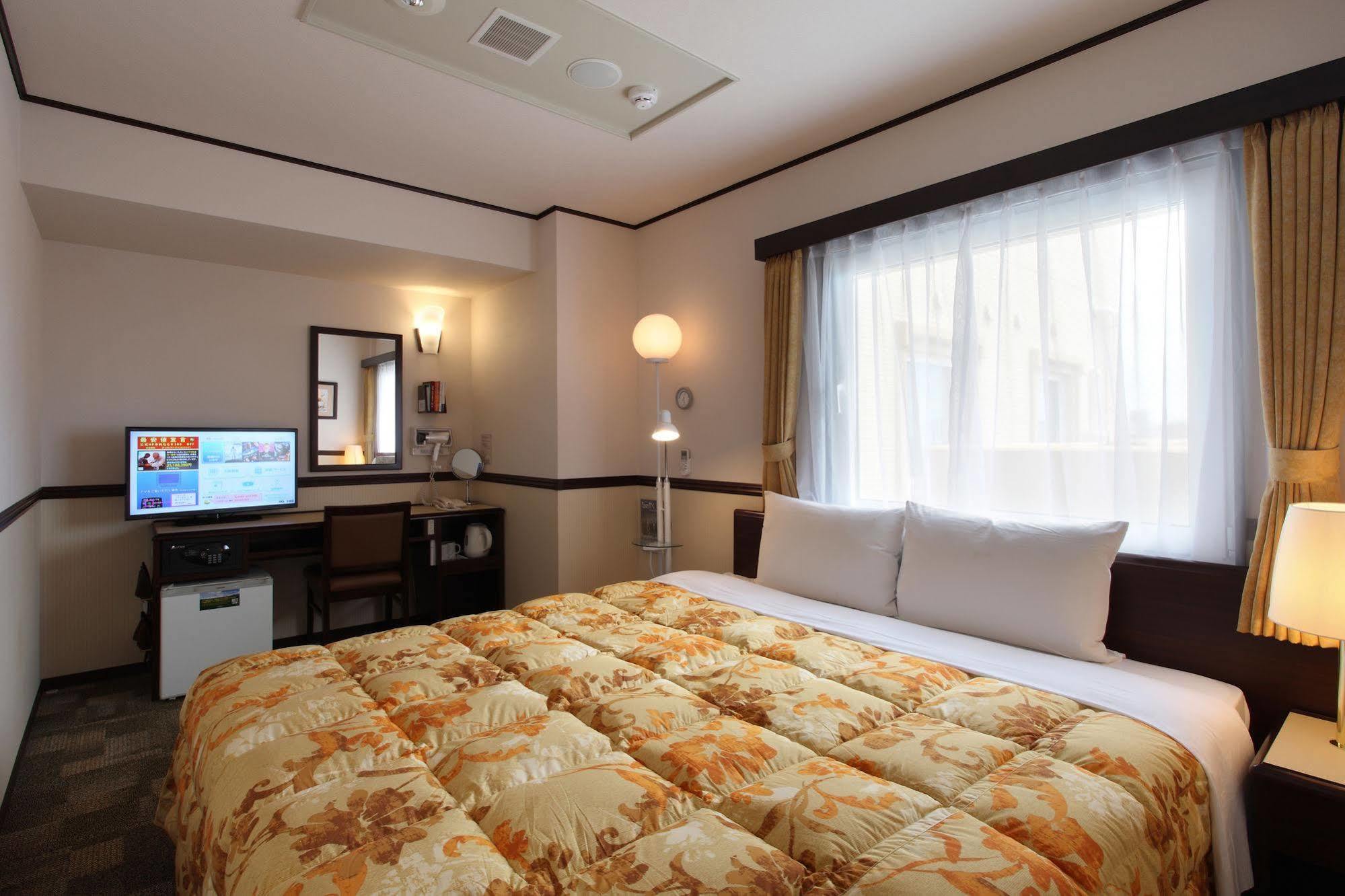 Toyoko Higashi-guchi No.1 Hotel 2*
